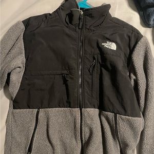 Small North Face Zipup